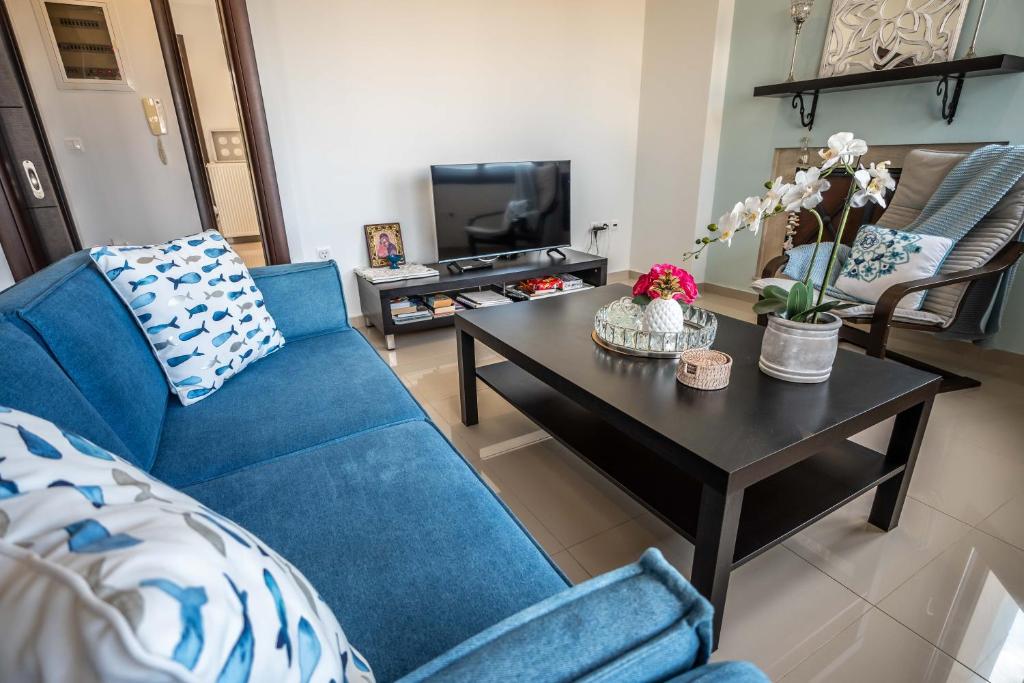 Televízia a/alebo spoločenská miestnosť v ubytovaní Magical Seaside Town Boutique Apts 1