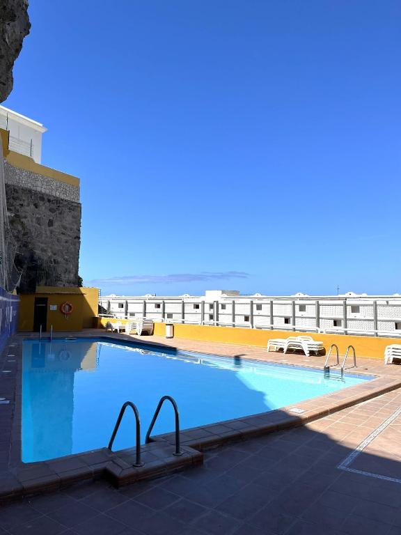 a large swimming pool on the roof of a building at Río Canario 102 in Mogán