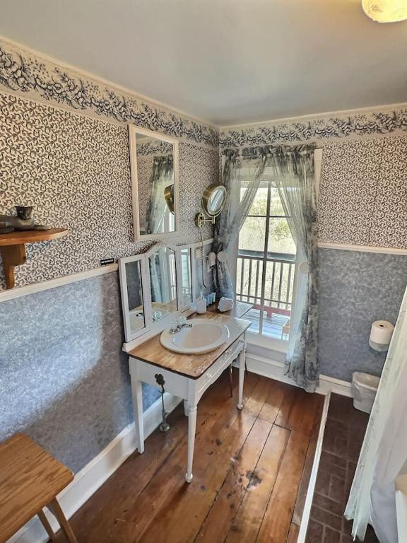 a bathroom with a sink and a mirror at Downtown Parking Room With a View Piedmont in Eureka Springs