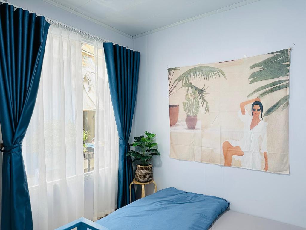 Postel nebo postele na pokoji v ubytování Heart of Hoan Kiem-RARE 5BR Private house unique design travel hub 13pax