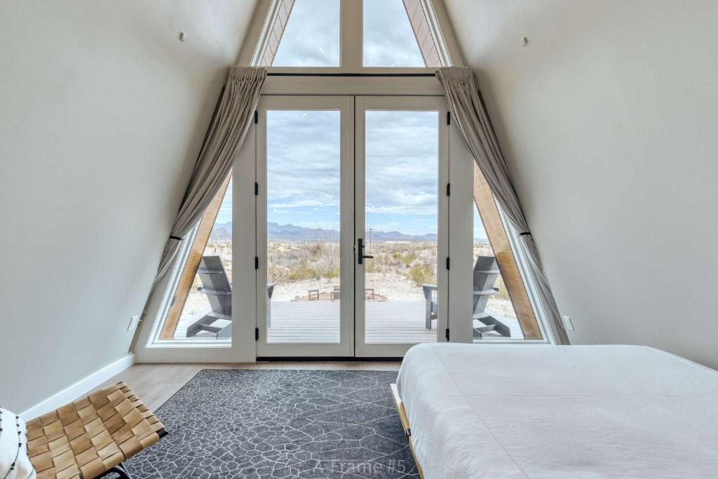 Voodi või voodid majutusasutuse Stardust Big Bend Luxury A-Frame#5 great views toas