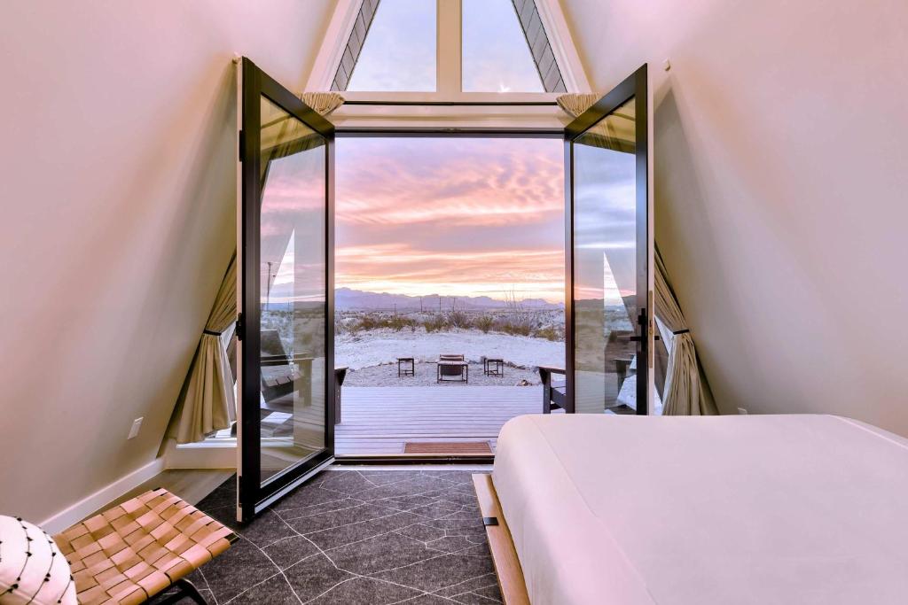Voodi või voodid majutusasutuse Stardust Big Bend Luxury A-Frame#5 great views toas