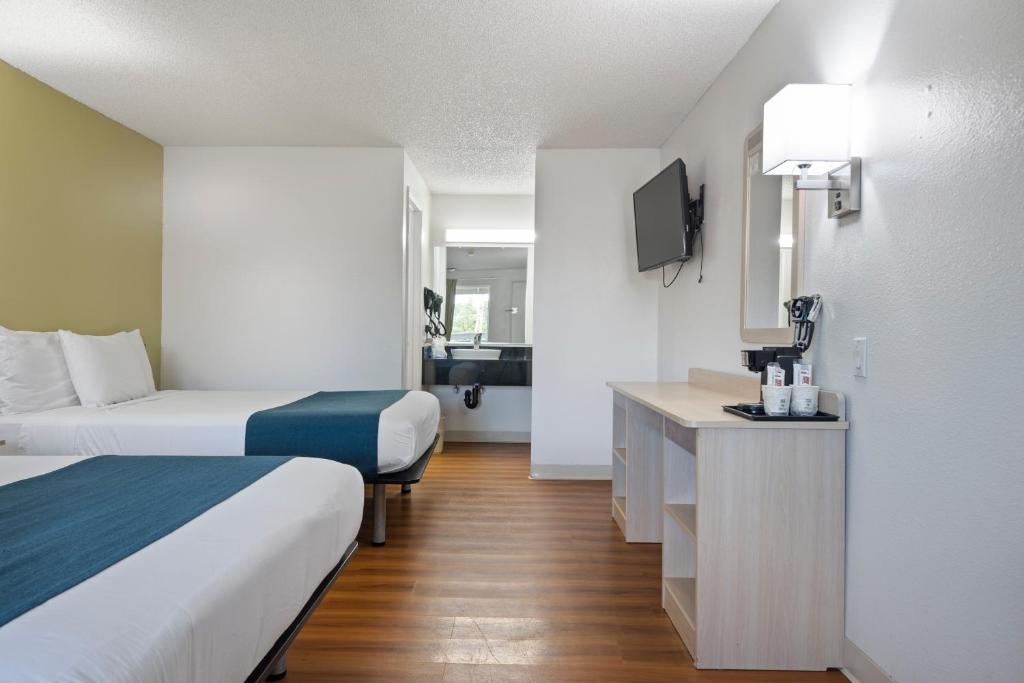 Postel nebo postele na pokoji v ubytování Motel 6 Clarkston WA