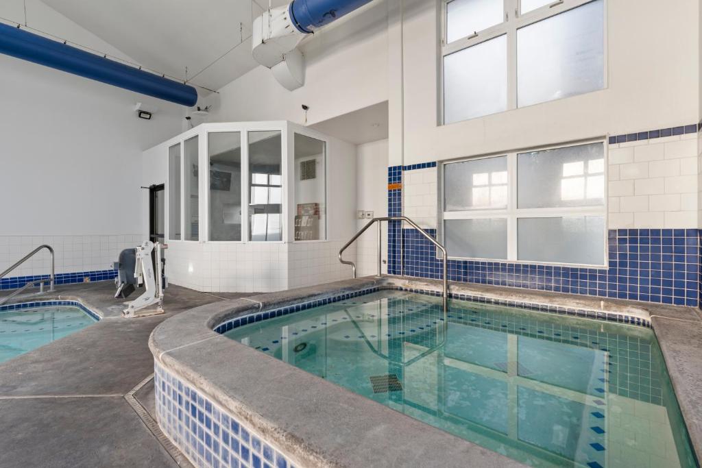 Bazén v ubytování Motel 6 Clarkston WA nebo v jeho okolí