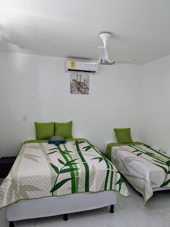 Postel nebo postele na pokoji v ubytování Hotel Bosques de Pinilla