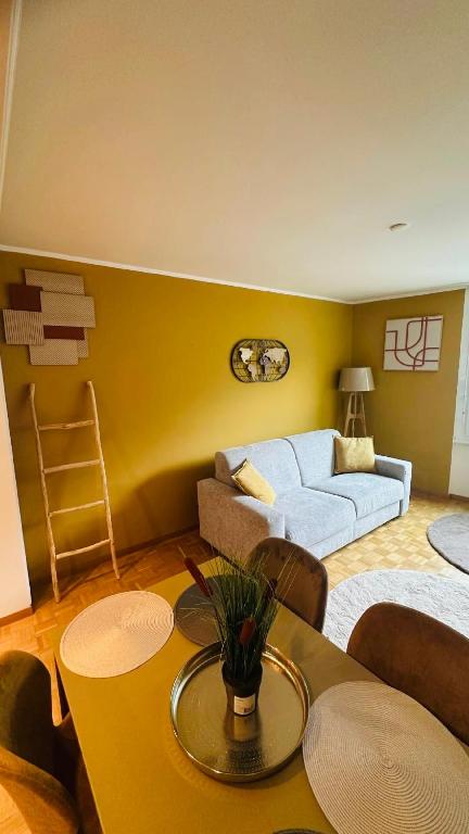 Postel nebo postele na pokoji v ubytování Appartement centre vue lac Léman