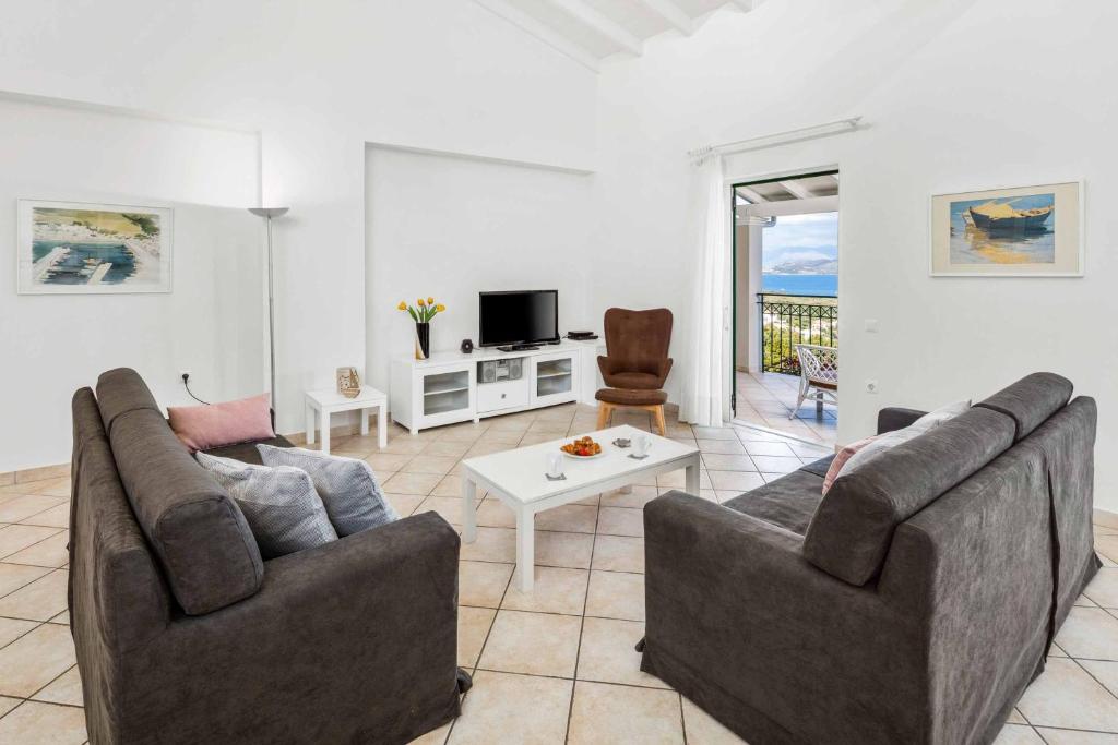 A television and/or entertainment centre at Villa Zeus