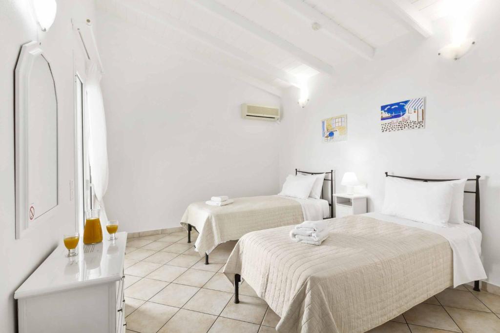 A bed or beds in a room at Villa Zeus