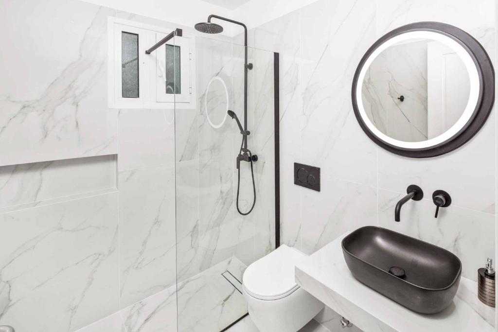 A bathroom at Villa Zeus