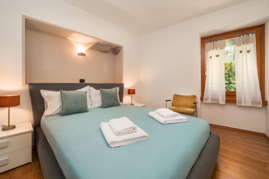 Postel nebo postele na pokoji v ubytování Casa Monica Ledro Family