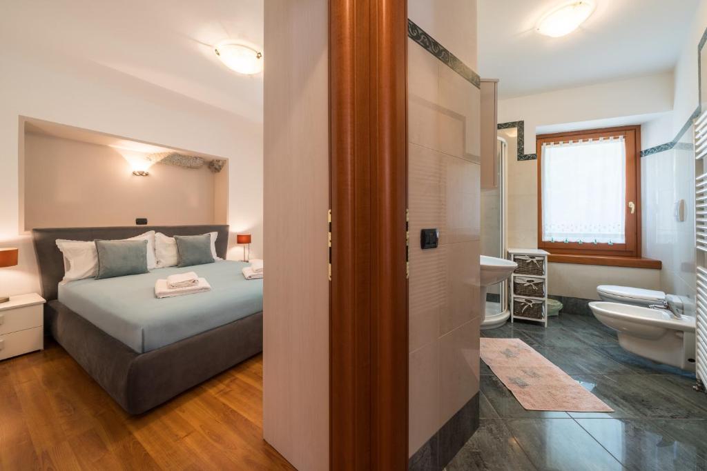 Postel nebo postele na pokoji v ubytování Casa Monica Ledro Family