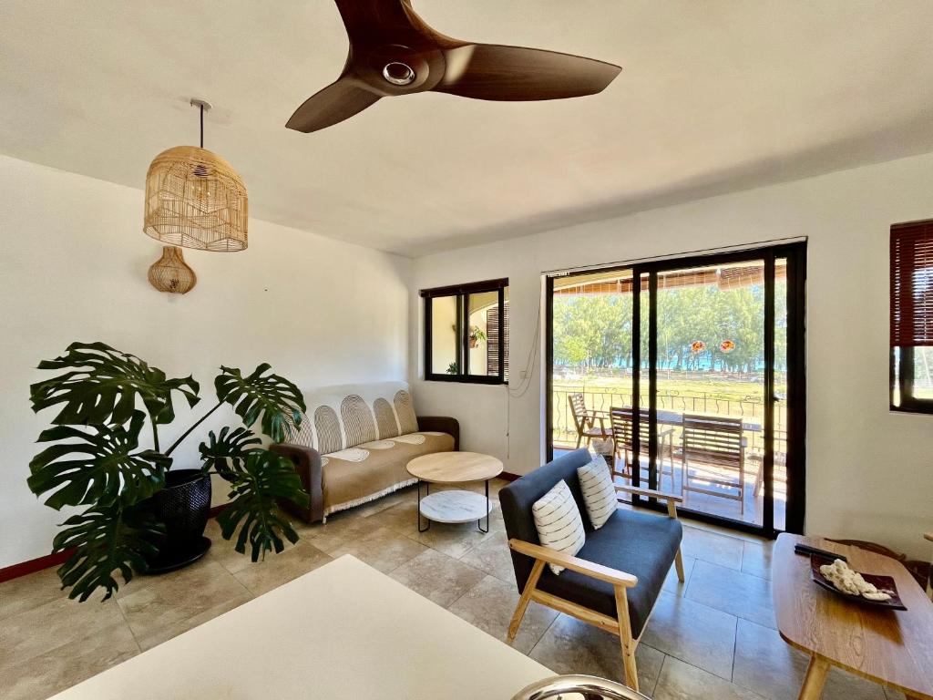 A seating area at Appartement Cosy Vue sur Mer