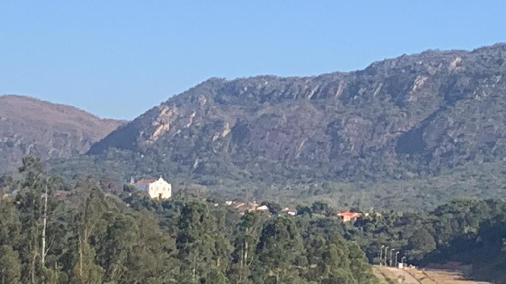 una casa in mezzo a una montagna di Pouso nossa senhora das merces a Tiradentes