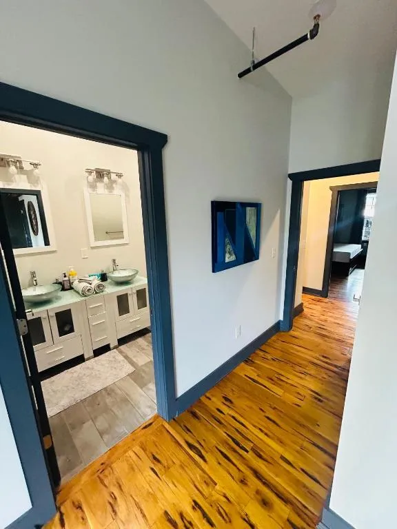 Luxury 3bedroom Rental with 2nd story patio in Bayside