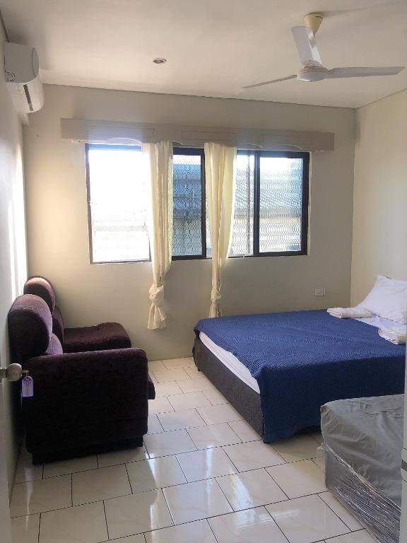 Postel nebo postele na pokoji v ubytování ideal airport rooms