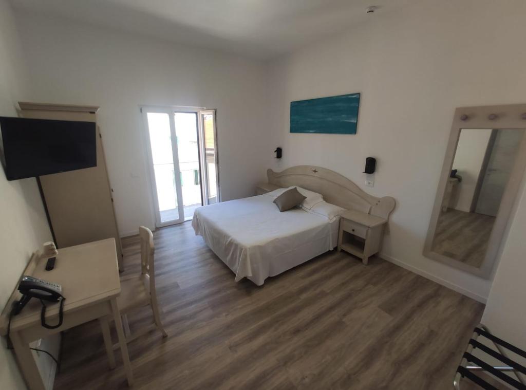 A bed or beds in a room at Hotel Week End