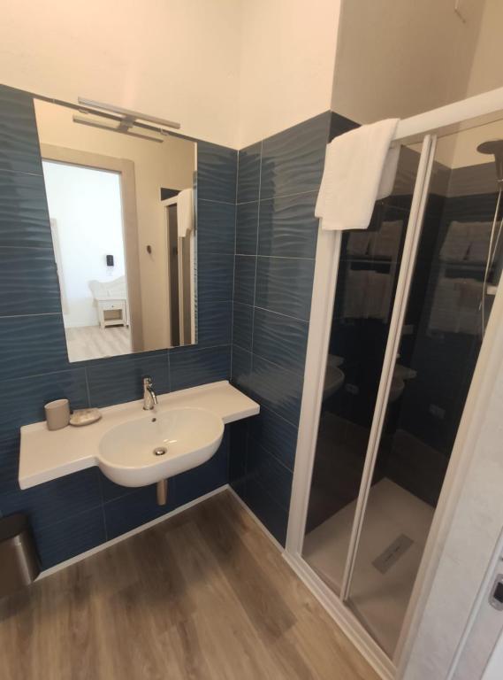 A bathroom at Hotel Week End