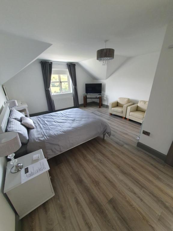 Postel nebo postele na pokoji v ubytování Dromore house F94W57E