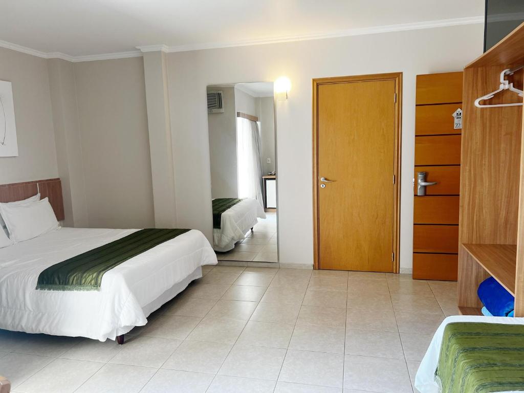 Postel nebo postele na pokoji v ubytování Hotel Dom Leopoldo