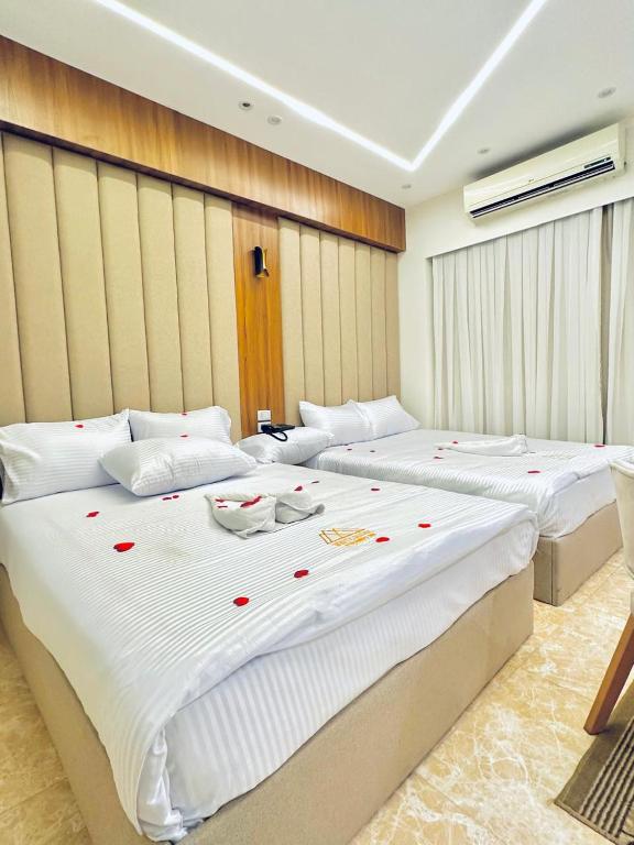 White House Pyramids view - 9