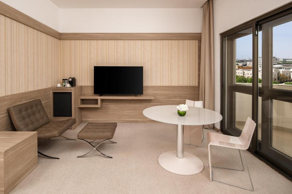 Carlton Al Moaibed Hotel - Superkingsize Suite Met Balkon