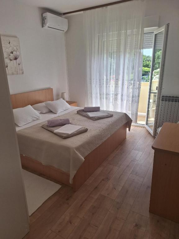 Postel nebo postele na pokoji v ubytování Apartments and rooms with parking space Palit, Rab - 22221