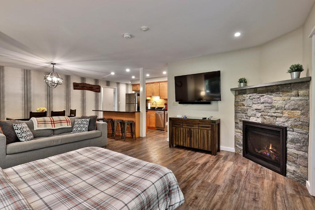 Televisyen dan/atau pusat hiburan di The Sunup Suite at Killington - Killington Center 132