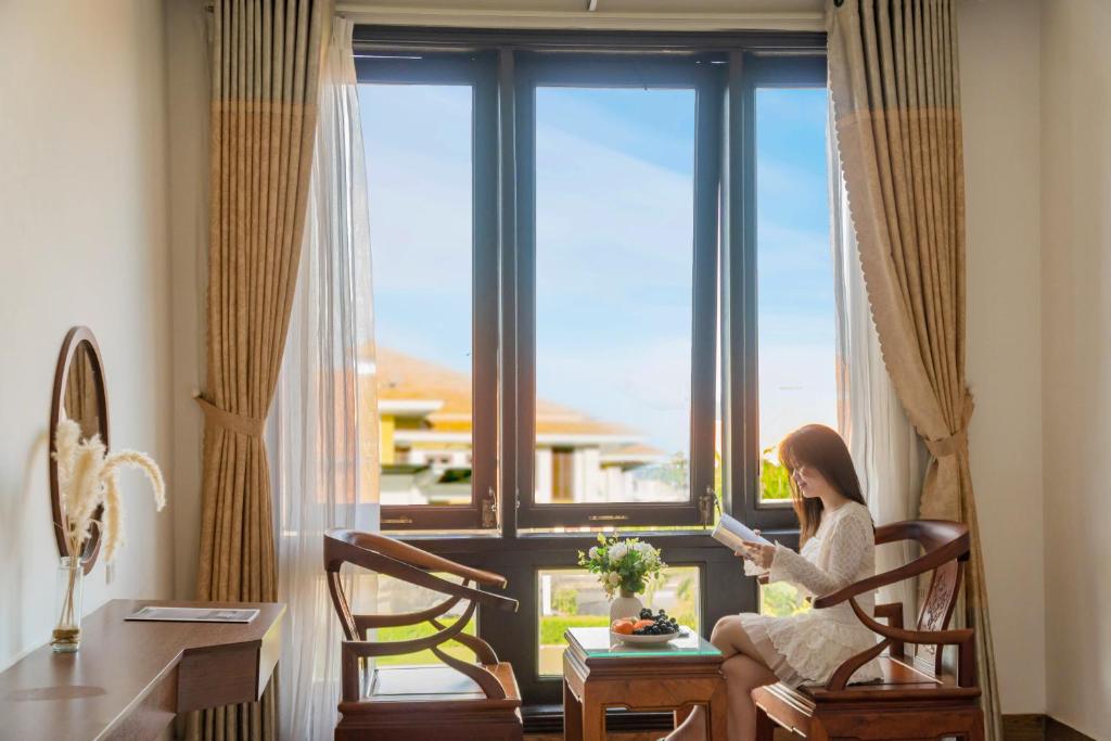 Khu vực ghế ngồi tại SeaColor Beachstay Danang Hotel by Haviland