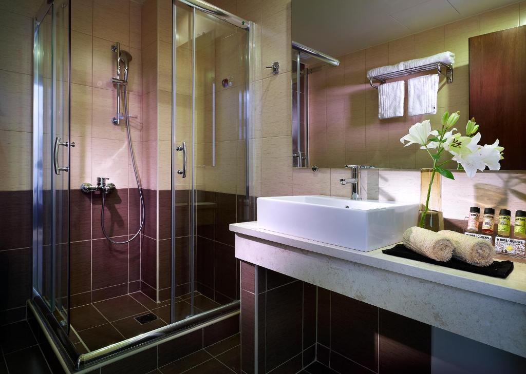 Koupelna v ubytování Arion Hotel