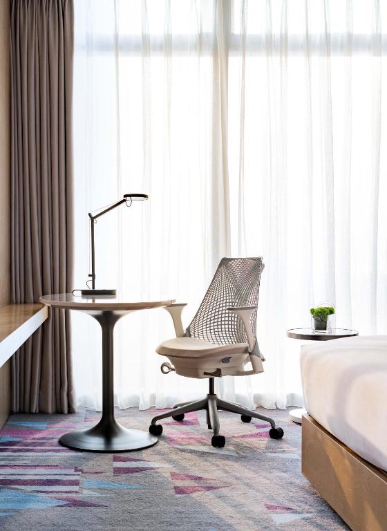Hilton Garden Inn Shenzhen World Exhibition & Convention Center - 海の景色を望むキングルーム