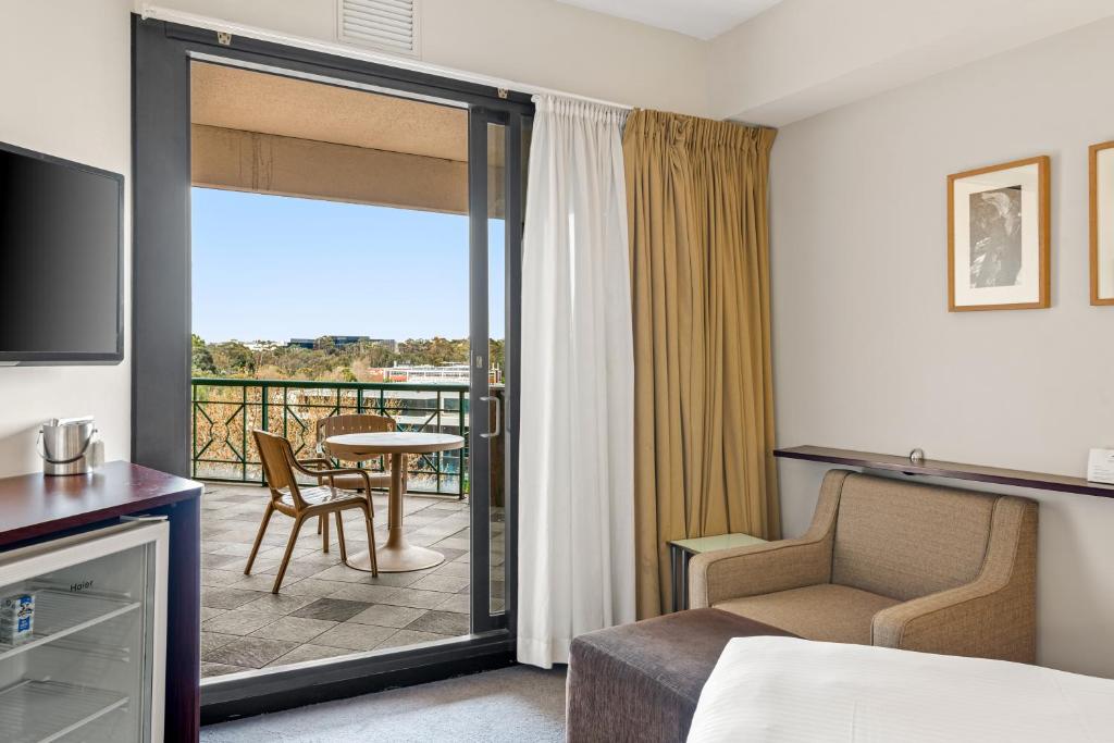TV a/nebo společenská místnost v ubytování Amora Hotel Riverwalk Melbourne