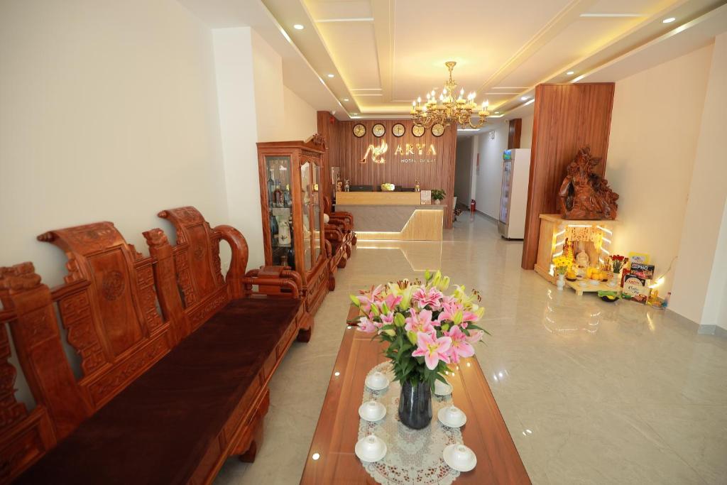 Khu vực ghế ngồi tại Arya Hotel Dalat