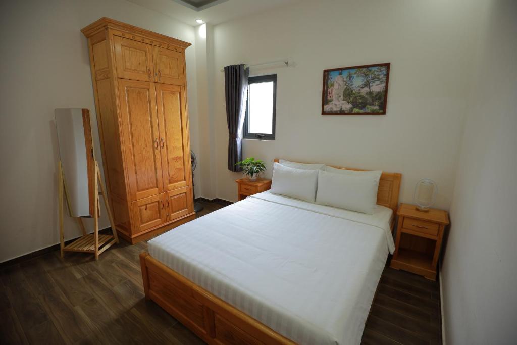 Giường trong phòng chung tại Arya Hotel Dalat