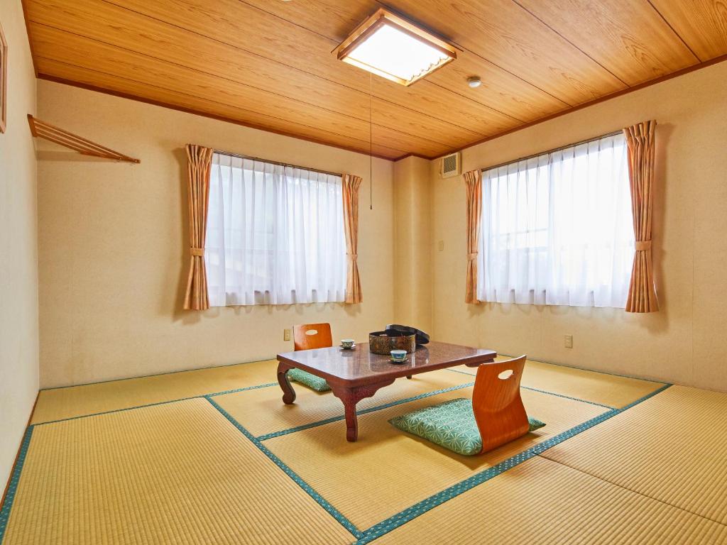 Posezení v ubytování Tengu Onsen Asama Sanso