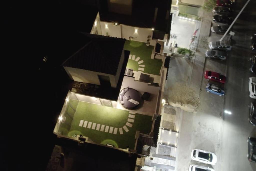 Restaurace v ubytování Three Rooms Rooftop Apartment in 6 October, Cairo
