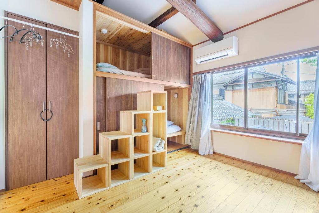 Fotografie z fotogalerie ubytování 片原楽家 旅人の長浜町家ドミトリー v destinaci Nagahama