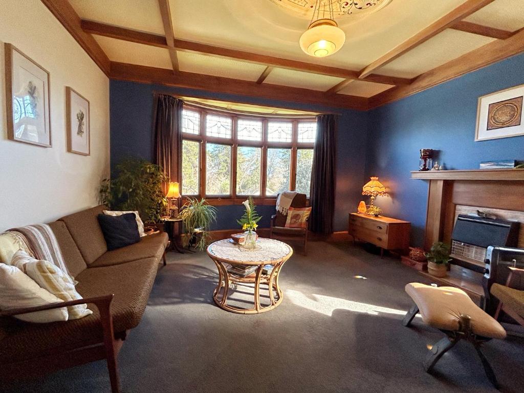 Posezení v ubytování 1920s Stay in Whanganui