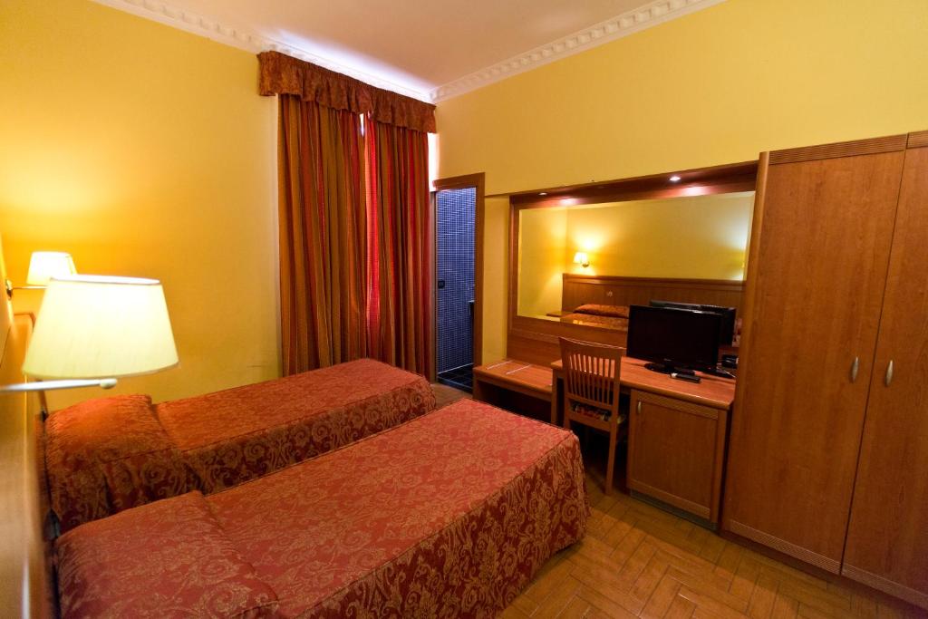 Postel nebo postele na pokoji v ubytování Hotel Lella