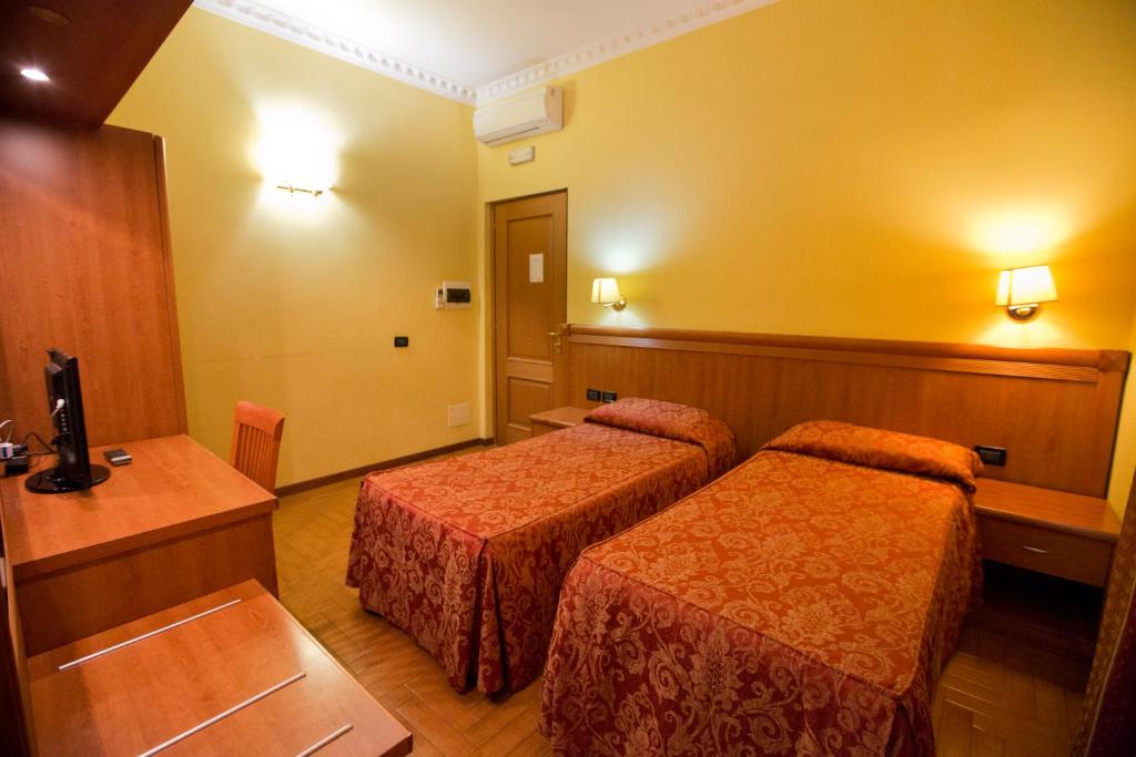 Postel nebo postele na pokoji v ubytování Hotel Lella