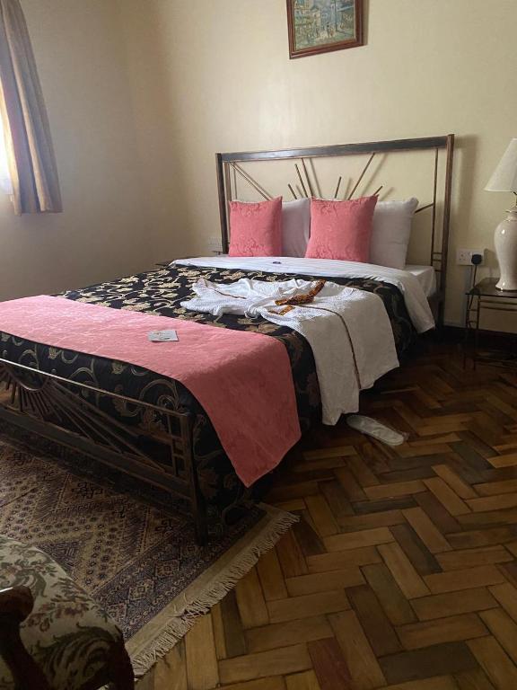 Postel nebo postele na pokoji v ubytování The Drexel House Kenya