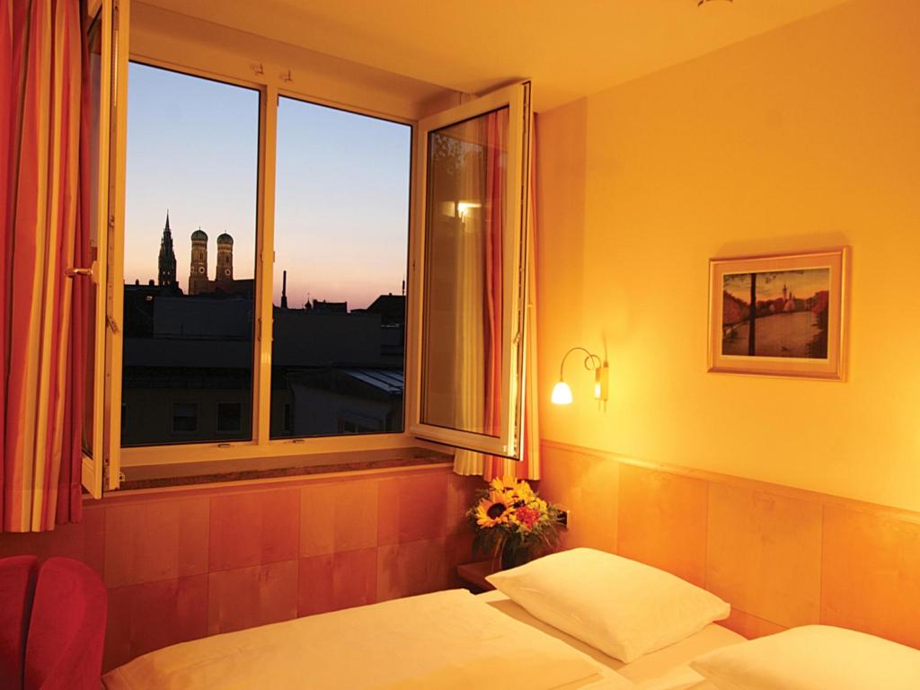 Postel nebo postele na pokoji v ubytování Hotel Torbräu