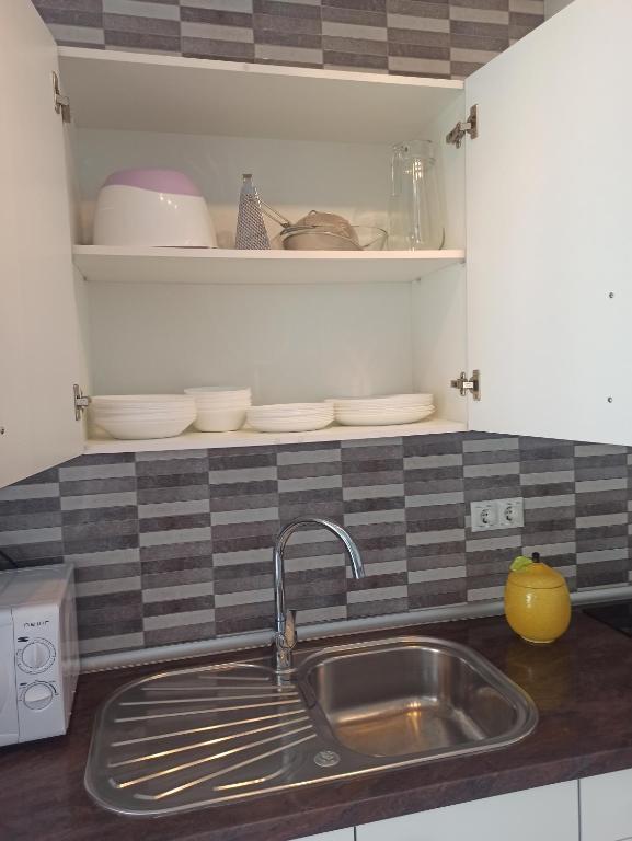 Una cocina o zona de cocina en Apartamento en la playa de Cala Capitán -Cabo Roig- Orihuela Costa
