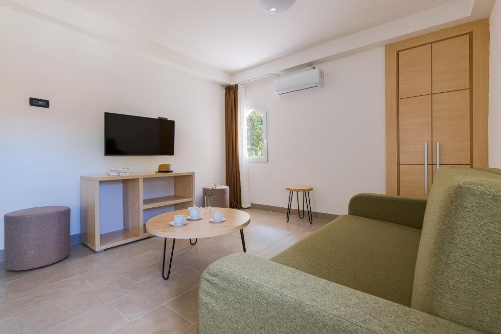 TV a/nebo společenská místnost v ubytování Hotel Delfin