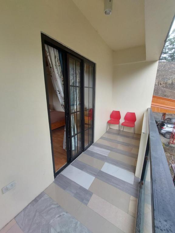 Posezení v ubytování Quarry Bay Hometel Sagada