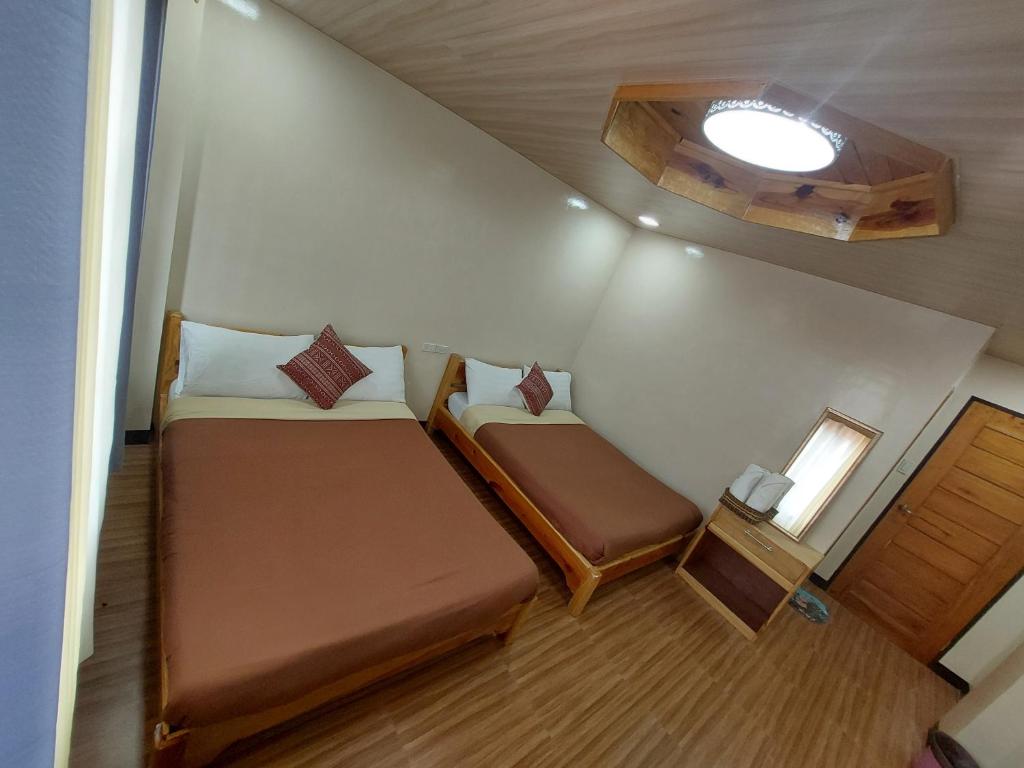 Postel nebo postele na pokoji v ubytování Quarry Bay Hometel Sagada