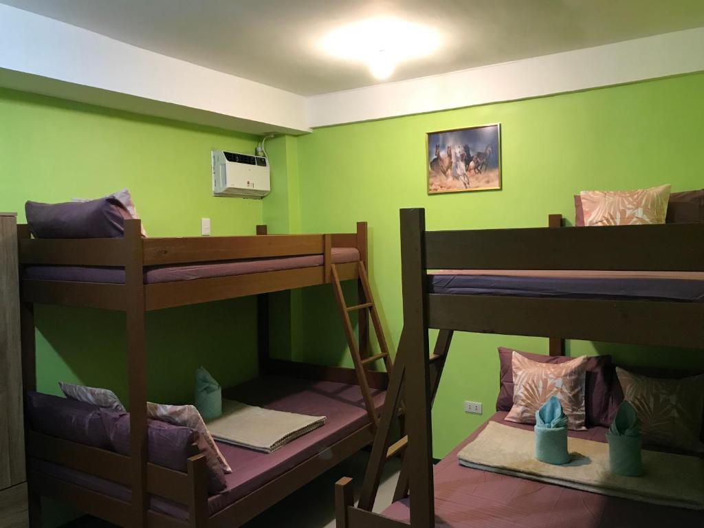 Postel nebo postele na pokoji v ubytování Elmo’s place