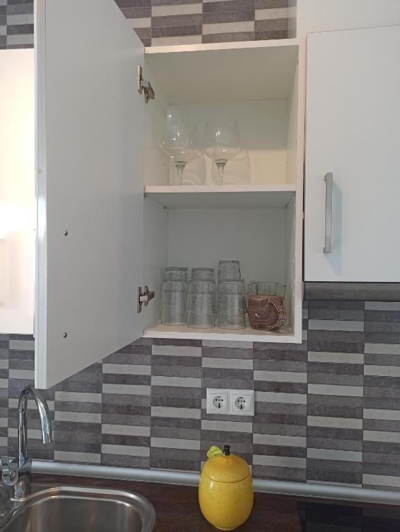 Una cocina o zona de cocina en Apartamento en la playa de Cala Capitán -Cabo Roig- Orihuela Costa