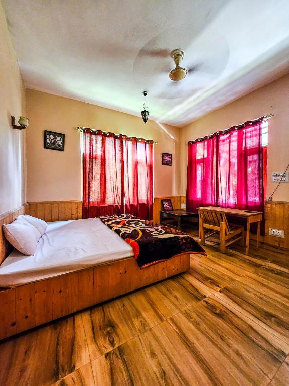 PREMALYA TRAILS By Tirtha - Deluxe King Room