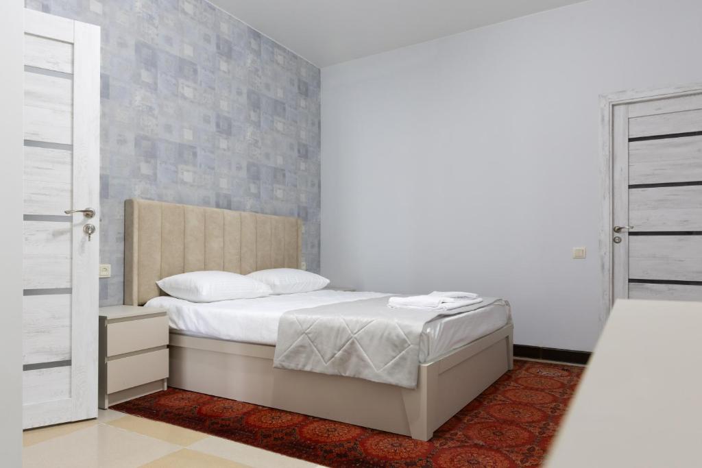 Postel nebo postele na pokoji v ubytování Gladzor Hotel