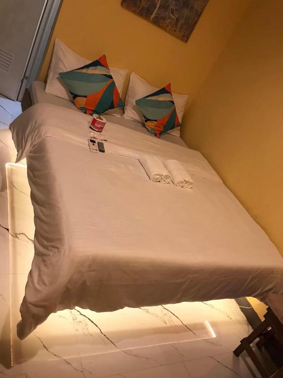 Postel nebo postele na pokoji v ubytování Elmo’s place